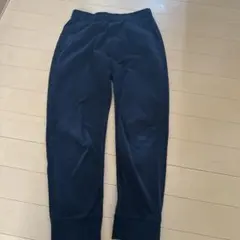 黒ストレートパンツ