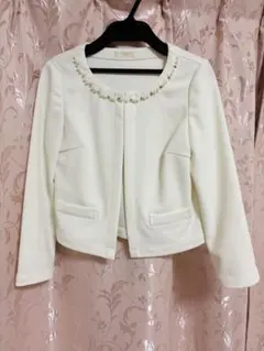 春にぴったり＊ASTORIAビジュー付きホワイトノーカラージャケット