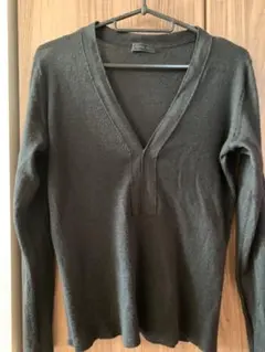 GALERIE VI E黒 Vネック 長袖シルク、ウールニット