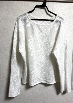 【美品】yeccavecca レース編み 長袖プルオーバー オフホワイトのサムネイル