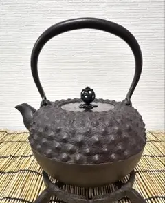 煎茶道具　釜師　菊池政光作　紫斑銅蓋　霰地文　鉄瓶　鉄釜　共箱　D　R8606B 煎茶道具 釜師 菊池政光作 紫斑銅蓋 霰地文 鉄瓶 鉄釜 共
