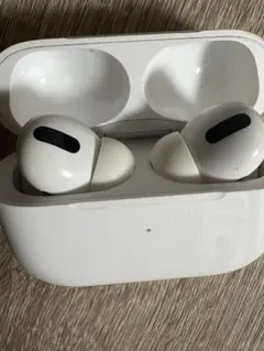 Apple AirPods Pro 本体 第1世代　イヤホン左右と充電ケースのサムネイル