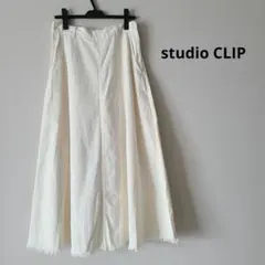 studio CLIP やわらかデニムフレアスカート フリンジ ホワイト Lのサムネイル