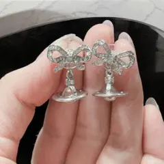 Vivienne Westwood リボンスモールオーブピアス クリア
