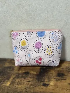 ピンクの花柄保冷ポーチ