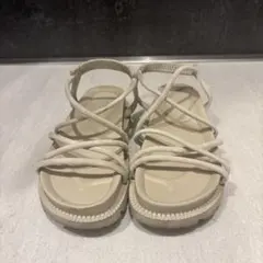 ベージュ クロスストラップ サンダル