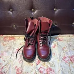 Dr. Martens UK4バーガンディ 10ホールブーツ