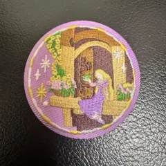 ディズニー　刺繍缶バッジ 2 ビスケット