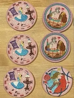 【バラ売りコメ下さい】ディズニー　刺繍缶バッチ　disney ビスケット