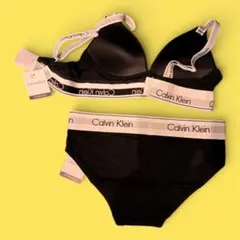 カルバンクライン♡上下セット三角ブラ×ショーツ(ロゴ入りストラップ)ブラックS
