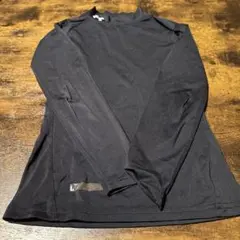キッズUnder Armour 長袖アンダーシャツ 黒　120〜140着用可