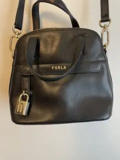 FURLA ブラック パイパーM ショルダーバッグ ロック付き