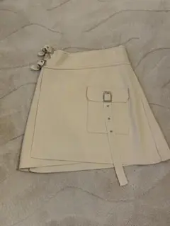 ZARA クリーム色 タイトスカート バックル付き