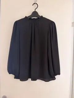 UNIQLO ジョーゼットフリルブラウス　ブラックのサムネイル