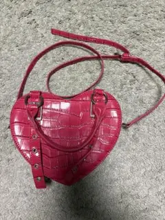 ハート型ピンクショルダーバッグ