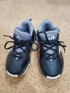 adidas バスケットボールシューズ ブラック/20センチ