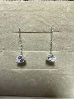 ジュエリーツツミK10WGハート型クリスタル フックピアス