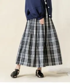 AuieF タフタプリーツスカート　チェック柄　フレア　ロング　白黒　バックゴムのサムネイル