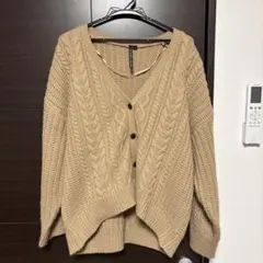 ベージュ ケーブルニット カーディガン