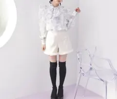 Lovilyn トワルドジュイラッフルリボンブラウス　グレーのサムネイル