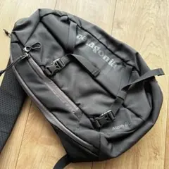 patagonia ボディバッグ 黒 - メルカリ