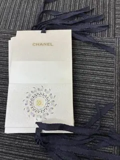 CHANEL シャネル クリスマス限定　ギフトボックス バッグ　中サイズ100枚