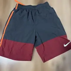 Nike 黒赤ショートパンツ