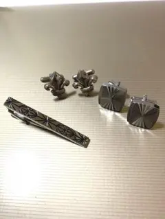 ネクタイピンとカフスボタンセット