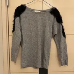 フリル付きグレー長袖ニット