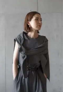 美品 ローヘン lohen タックドレープブラウス パワーショルダー - メルカリ