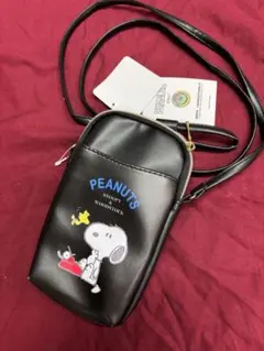 新品✨スヌーピースマホショルダーバック黒