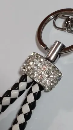 キーホルダー　編み込みレザー　ストラップ