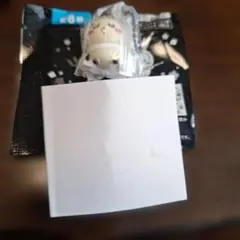 ちいかわ　マスコットつき　ビスケット　ラッコ