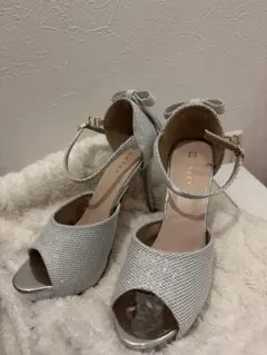 シルバー オープントゥ ハイヒール リボン付き