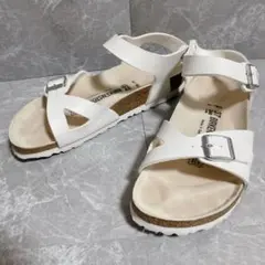 美品 BIRKENSTOCK リオ ホワイト ストラップ サンダル 24.0cmのサムネイル
