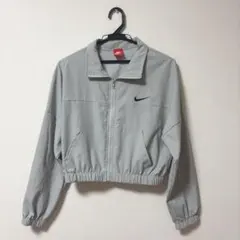 NIKE ショート丈 ナイロンジャケット グレー　韓国