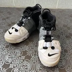 NIKE モアアップテンポ トリプルカラー