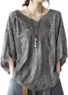 レース ブラウスシャツ　グレー　ドルマンスリーブ体型カバー　Vネック