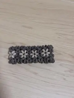 手作りブレスレット ダークグレーとクリーム色