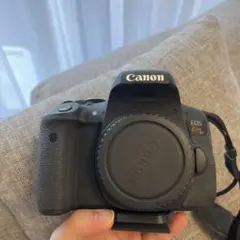 Canon EOS Kiss X8i 本体+ダブルズームレンズキットのサムネイル