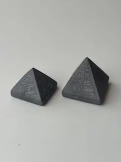 新品 シュンガイト 多重ピラミッド 約5×5cm 74g ロシア産 天然石