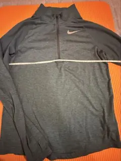 笑*様 Nike Dri-FIT ハーフジップ トップ s