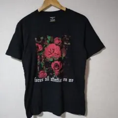 フォーエバー21【M】バラ 半袖 クルーネック Tシャツ 黒 綿 カジュアルのサムネイル