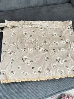 花柄ベージュエプロン レース付き