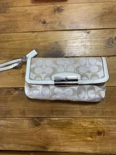 Coach クラッチバッグ ベージュ ロゴ
