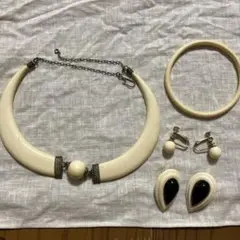 昭和レトロ　ヴィンテージ　アイボリーのアクセサリー4点セット