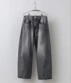 VINTAGE WASHED CURVED DENIM