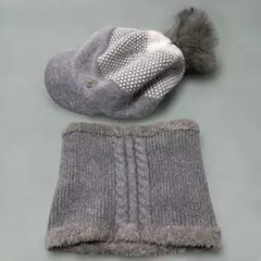 ゴルフ　グレー ポンポン付きキャスケットとネックウォーマーセット