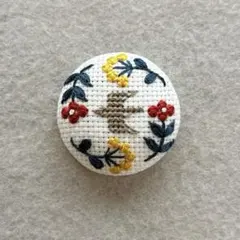 刺繍ブローチ　お花と鳥さん【オフホワイト】