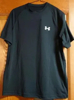 UNDER ARMOUR ブラック Tシャツ